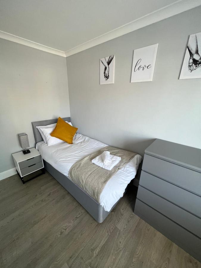 3 Bed Luxury Open Plan Living Villa Rayleigh Exterior photo